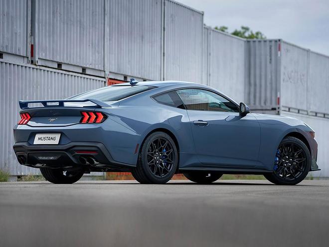 新一代宝马M4渲染图发布！大双肾被取消外形竟长得像野马？(图12)